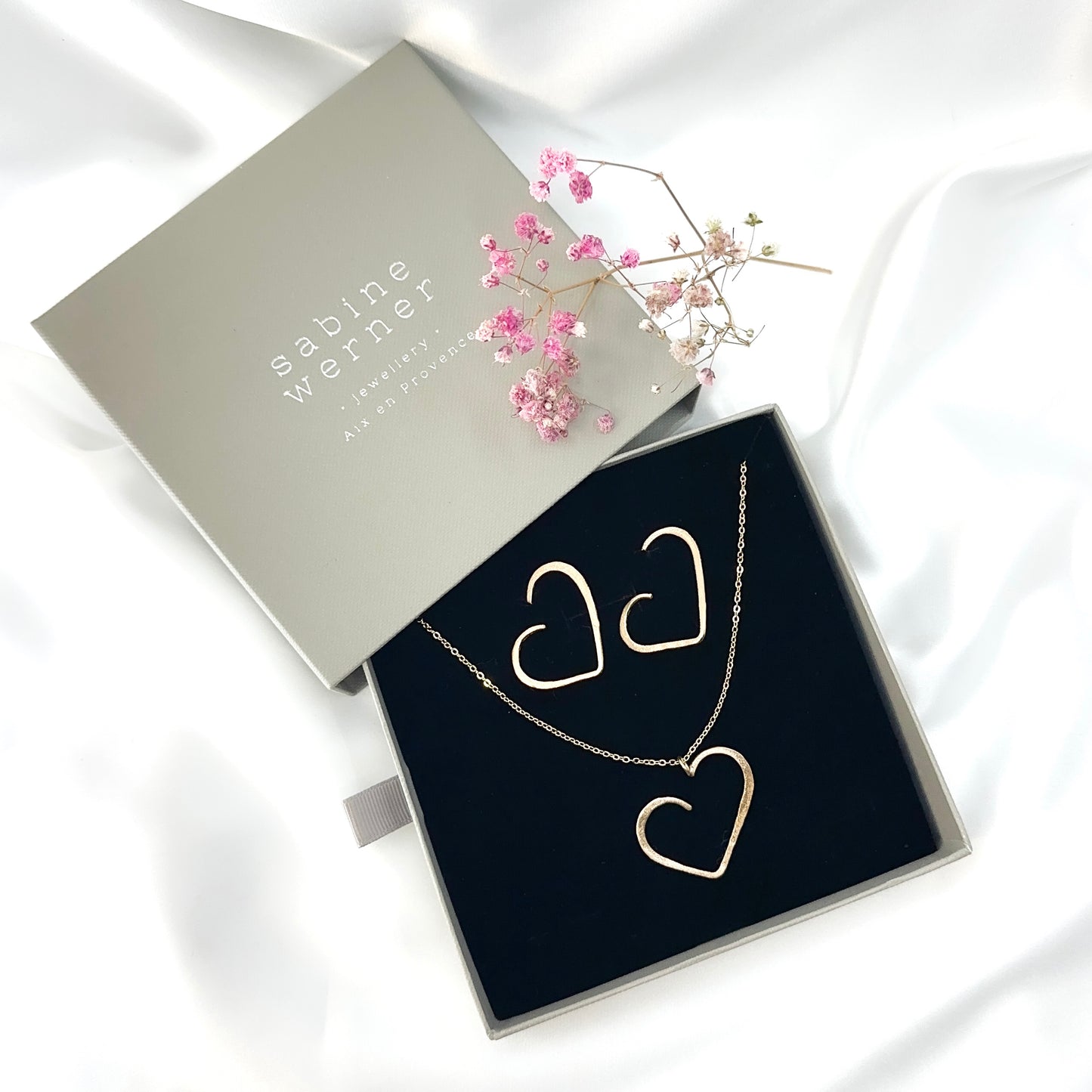 Gold-plated open heart pendant necklace and stud earrings in sterling silver, handmade minimalist jewellery