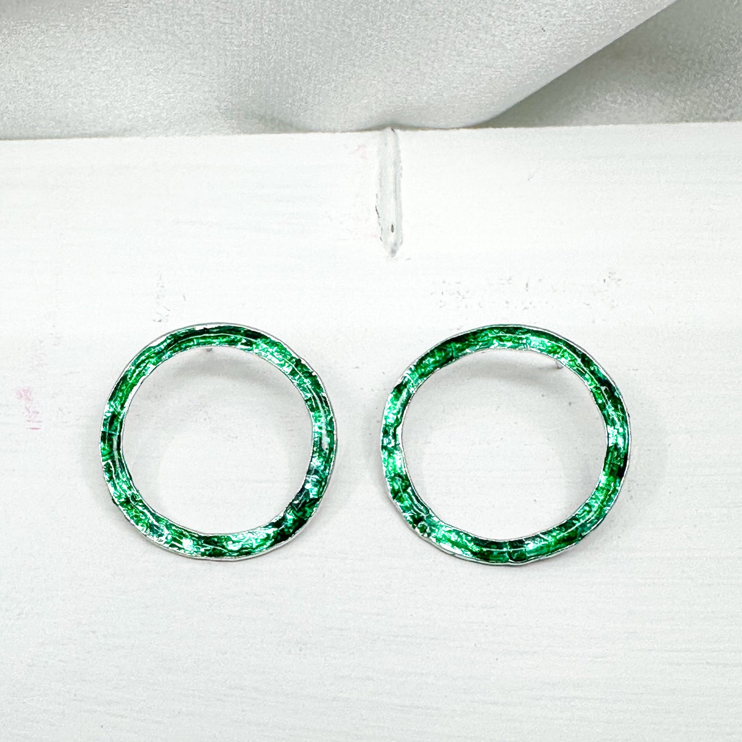 emerald green circle stud earrings