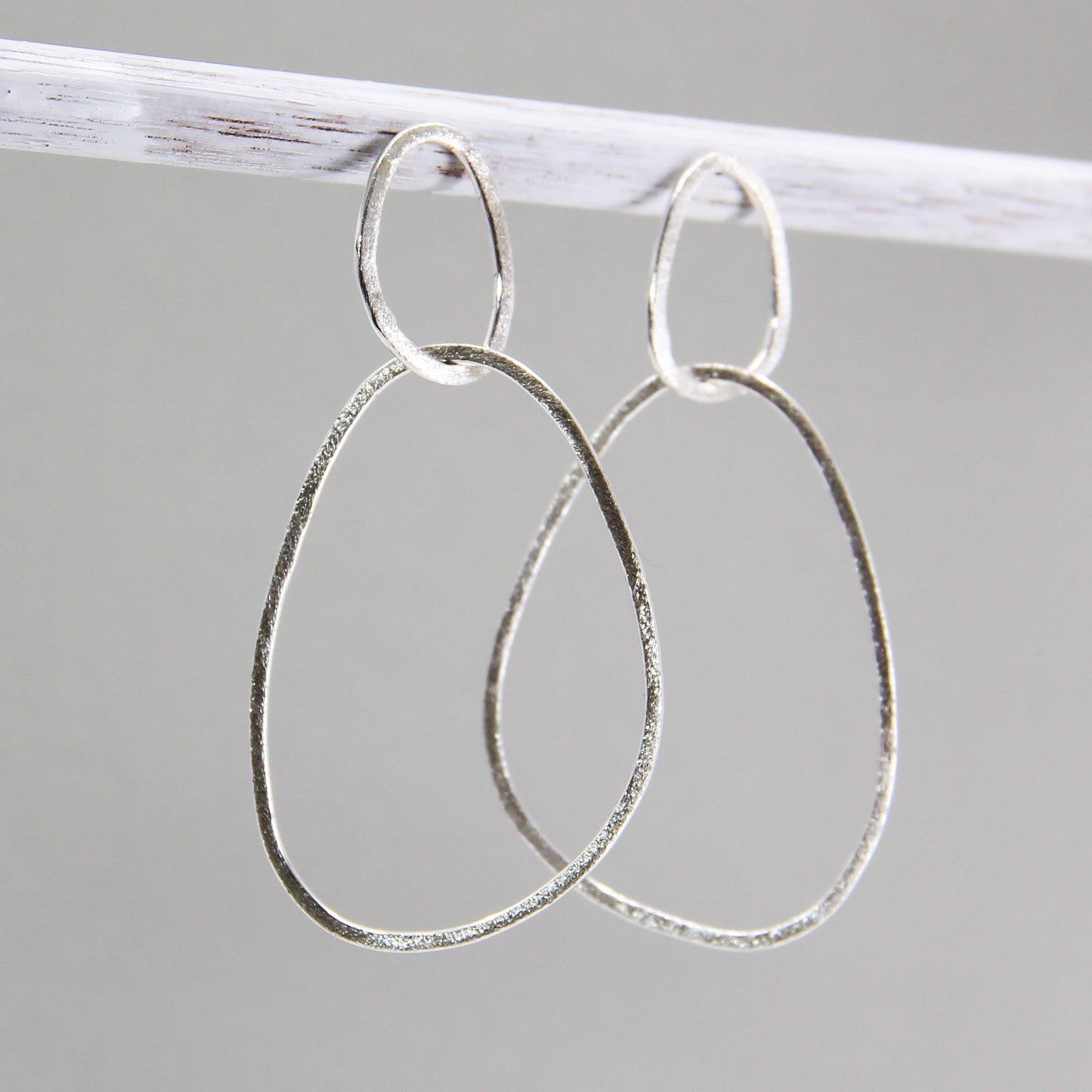long minimalist dangly earrings in 925 sterling silver with organic shapes, ca. 65mm drop length