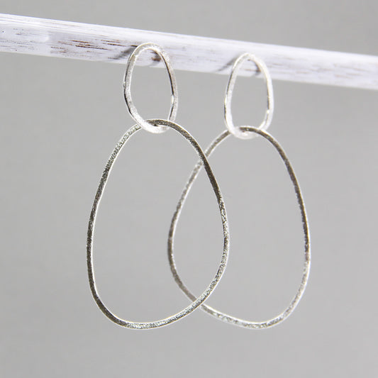 long minimalist dangly earrings in 925 sterling silver with organic shapes, ca. 65mm drop length