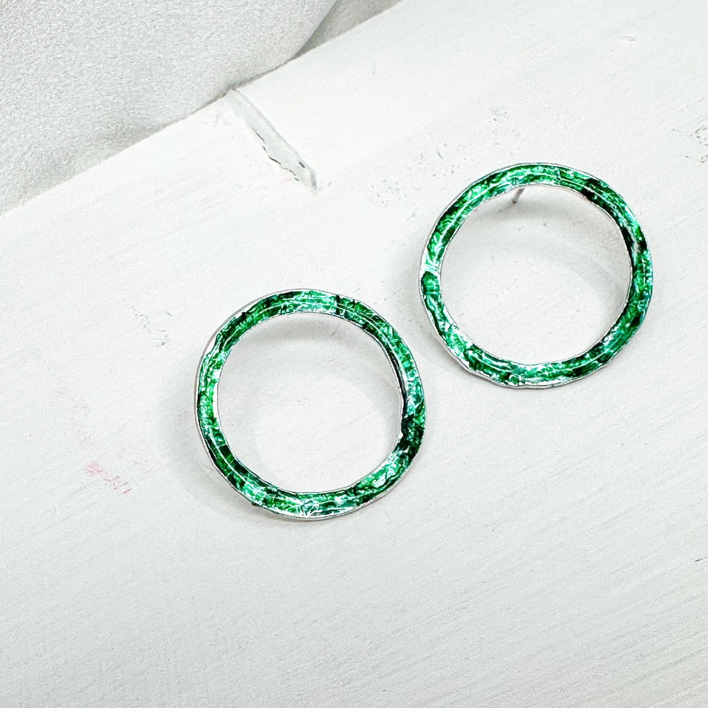emerald green circle stud earrings