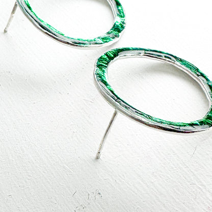 emerald green circle stud earrings