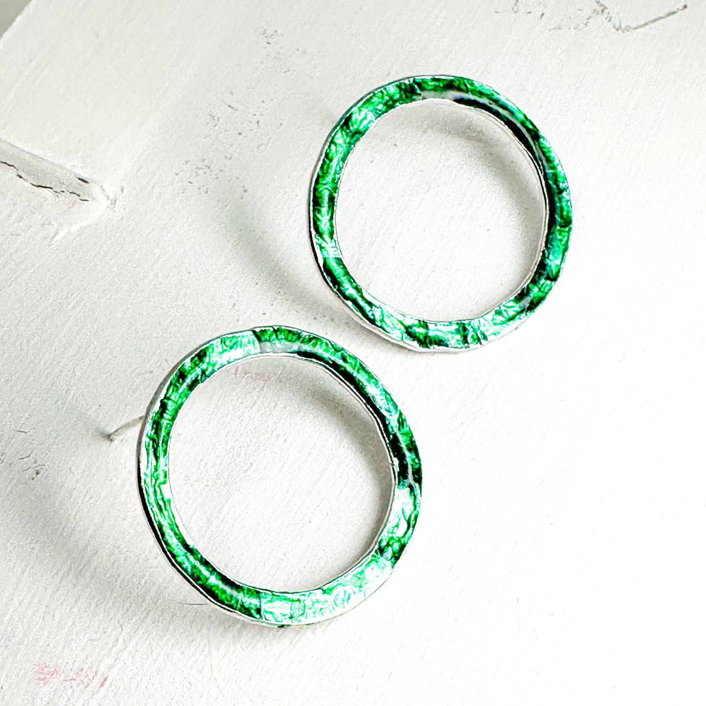 emerald green circle stud earrings