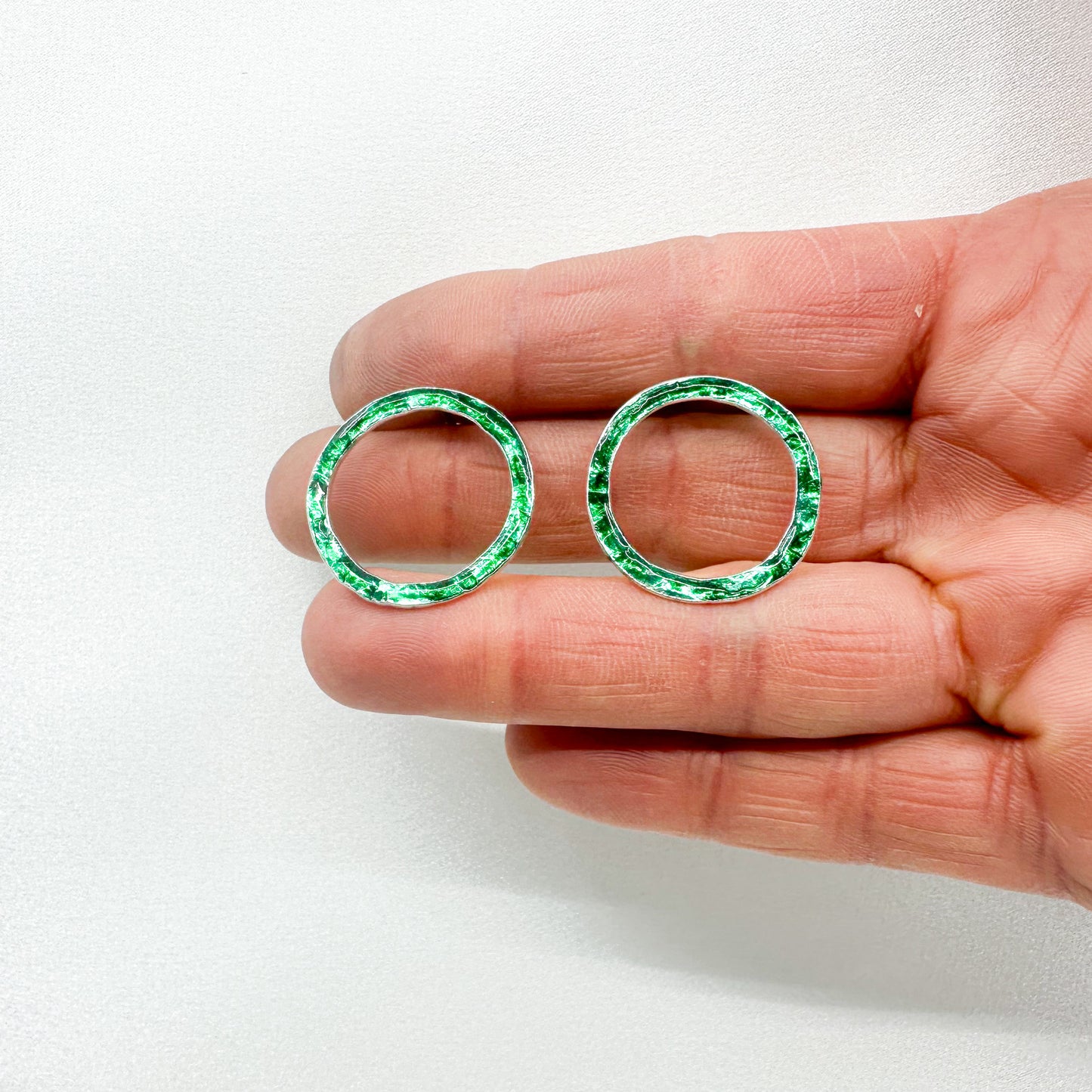 emerald green circle stud earrings