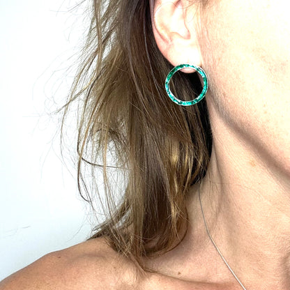 emerald green circle stud earrings