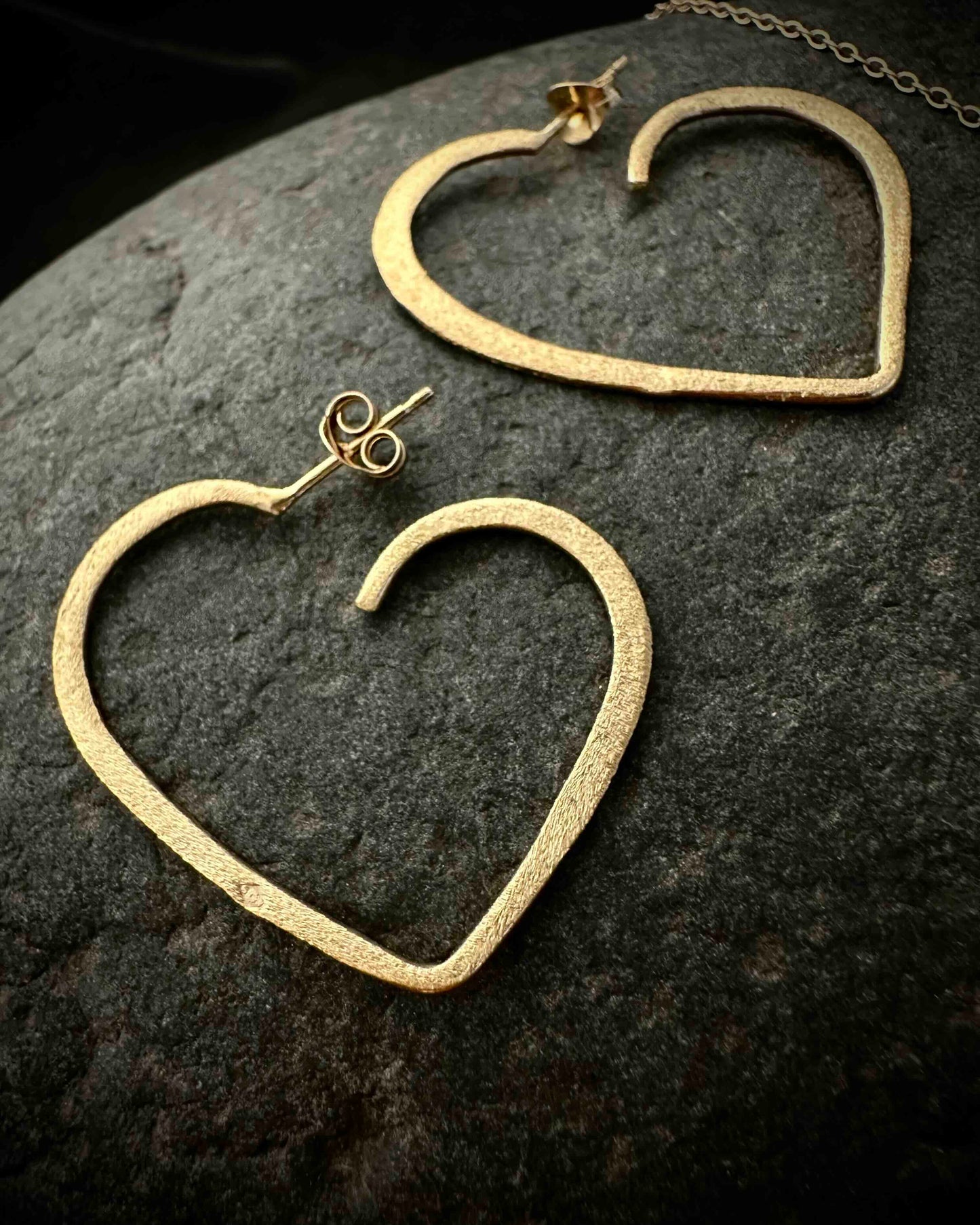 Gold-plated open heart stud earrings and pendant necklace in 925 sterling silver, handmade minimalist jewellery