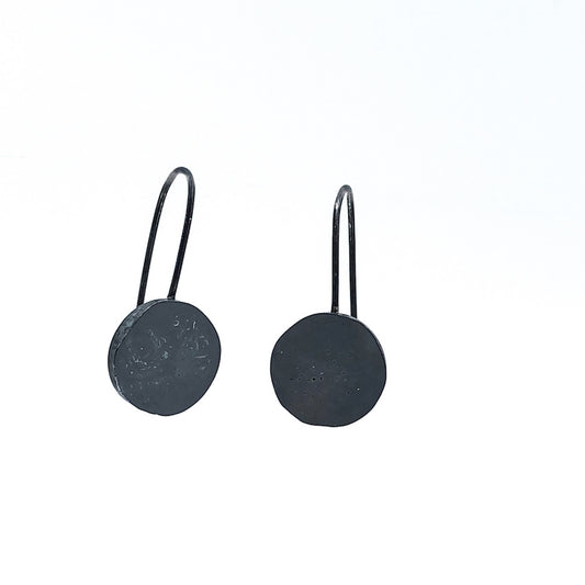 short minimalist grey dangly earrings in oxidised sterling silver and resin