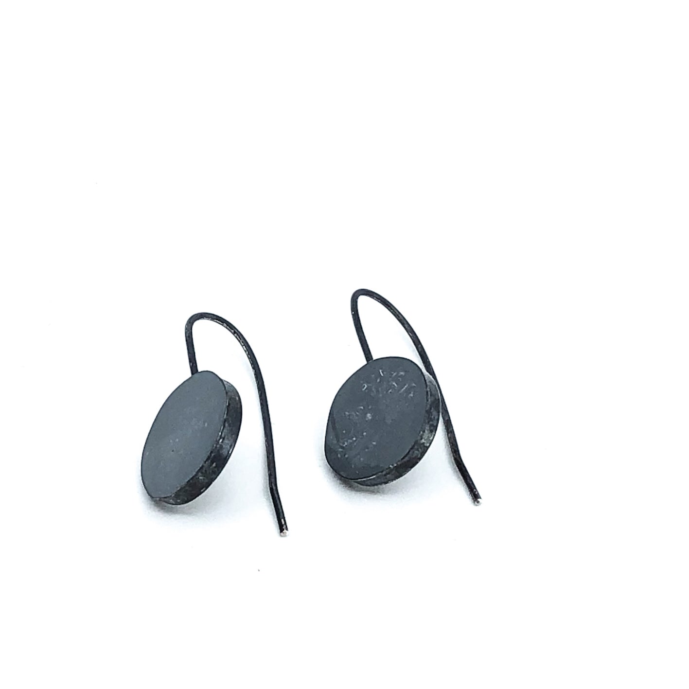 short minimalist grey dangly earrings in oxidised sterling silver and resin