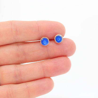 small blue round small studs in 925 eco sterling silver • resin coated