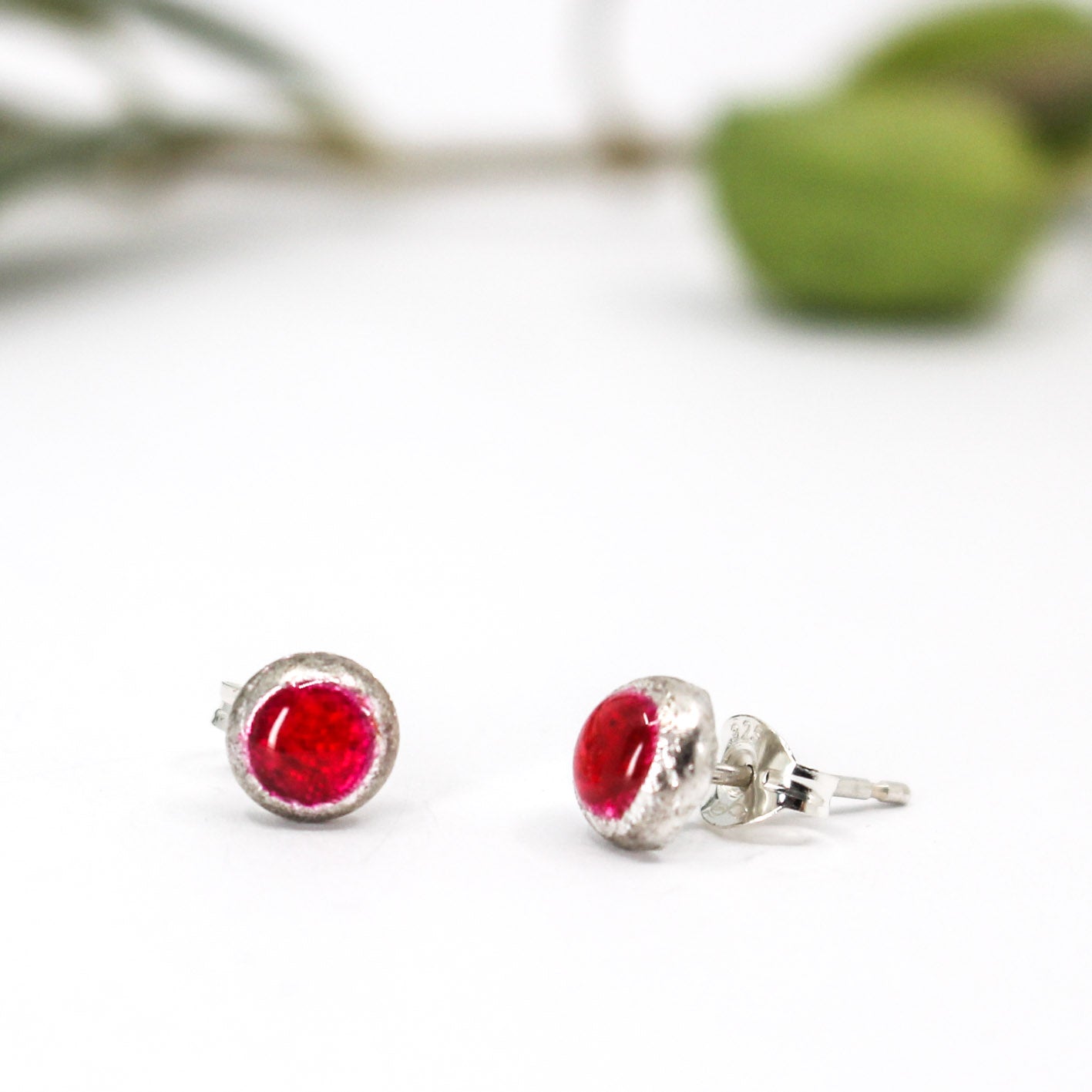 red round small studs in 925 eco sterling silver • resin filled