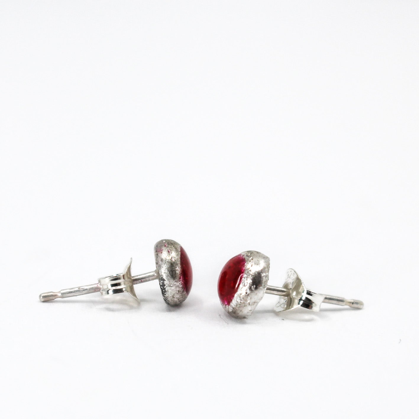 red round small studs in 925 eco sterling silver • resin filled