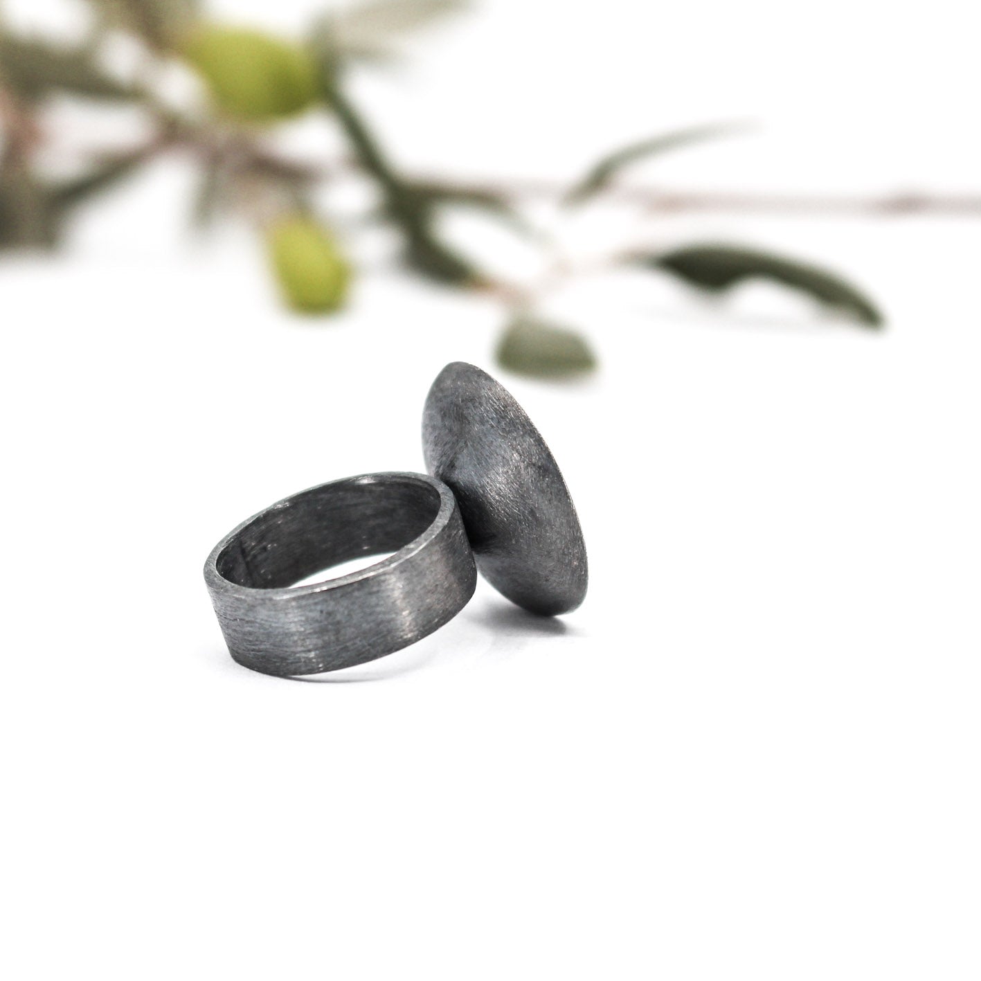 white statement ring with resin in oxidised 925 eco sterling silver